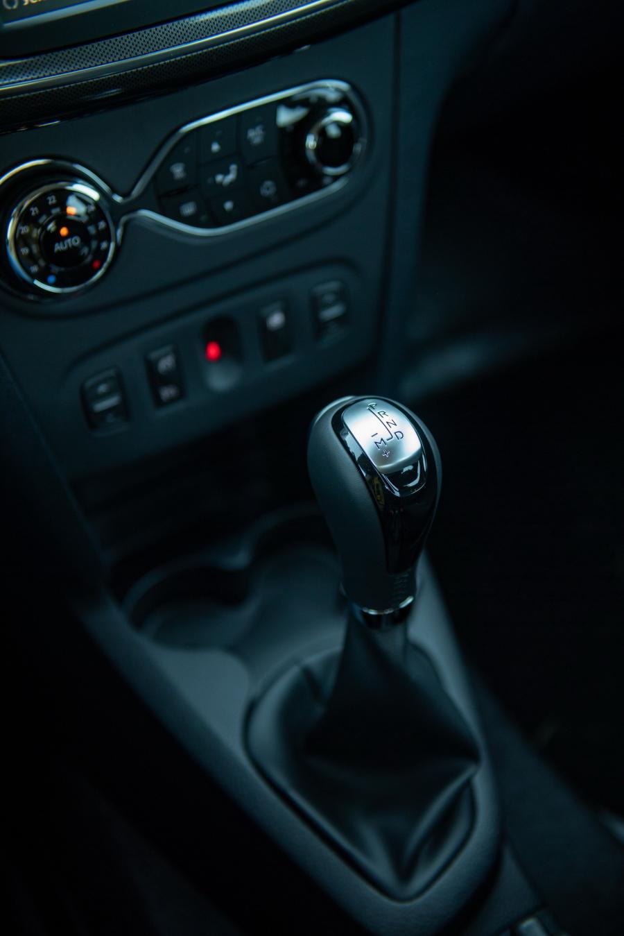 Детали интерьера Renault Logan Stepway City 2018 года  (CIS) (фото 7 из 32)
